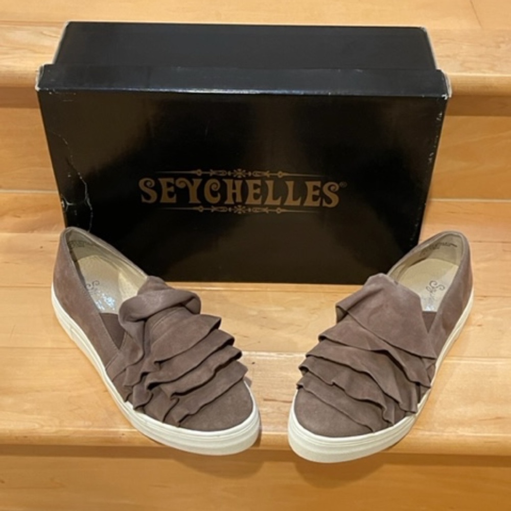 Seychelles Womens 6.5 Suede Slip On Comfort Sneaker--NEW IN BOX